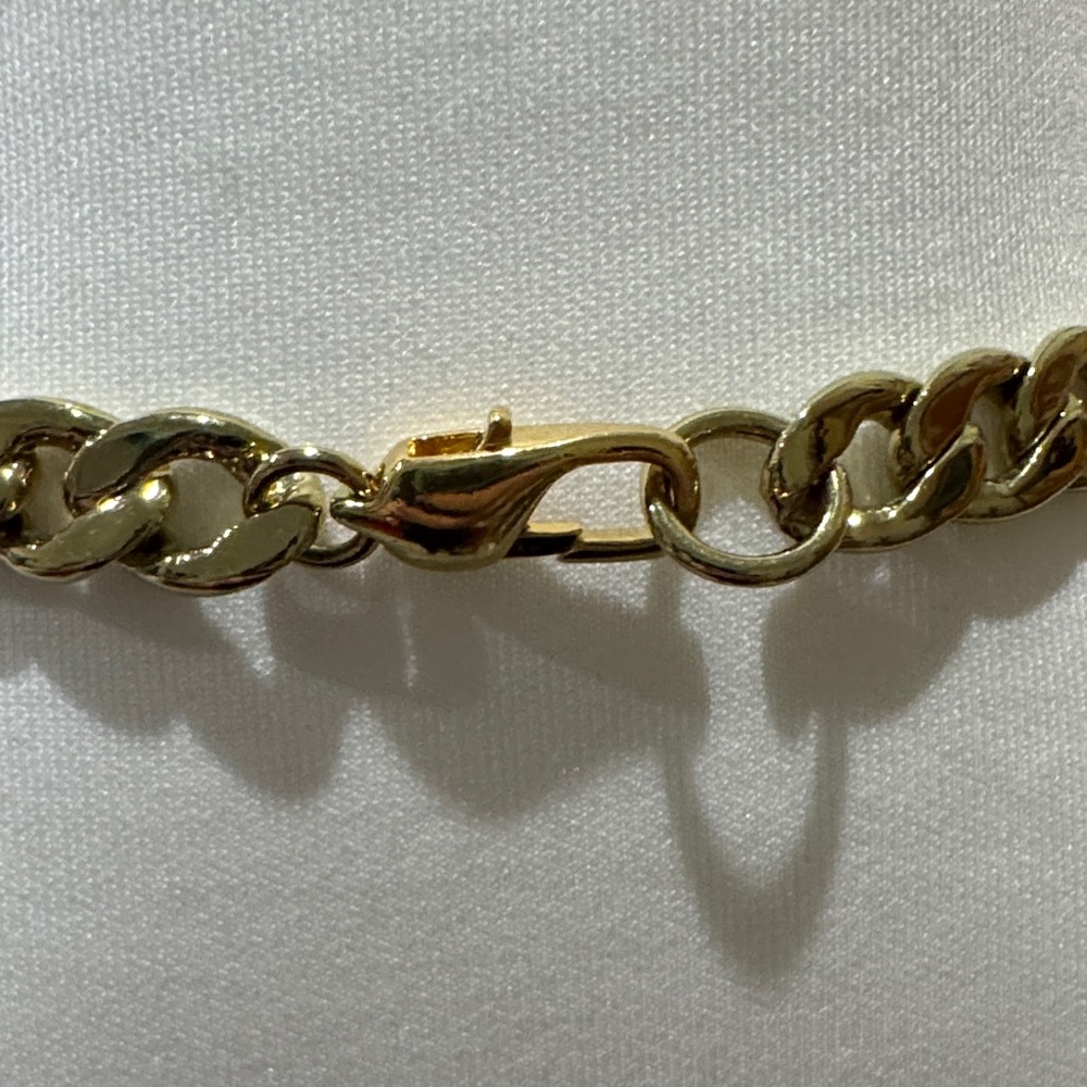 Elegant Gold Tone Cuban Chain Necklace - Picture 5 of 6